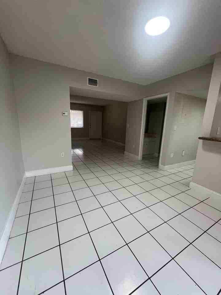 11584 Nw 39th St - Photo 4 of 8