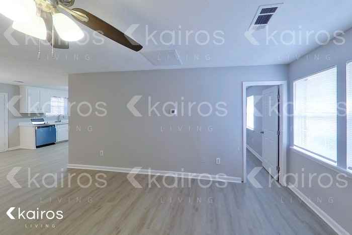 223 Peltry Dr - Photo 4 of 17