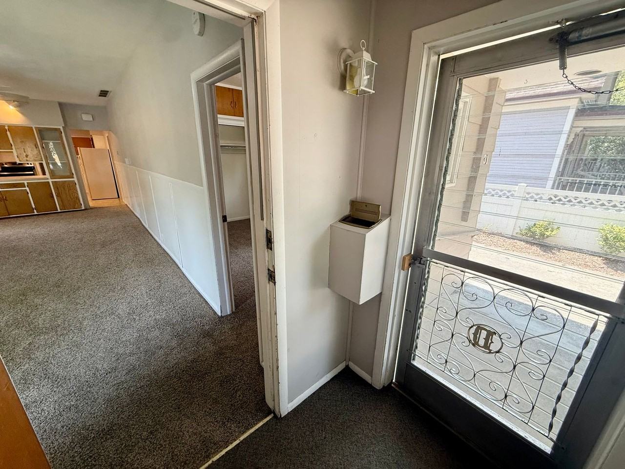 931 W Oak St - Photo 2 of 43