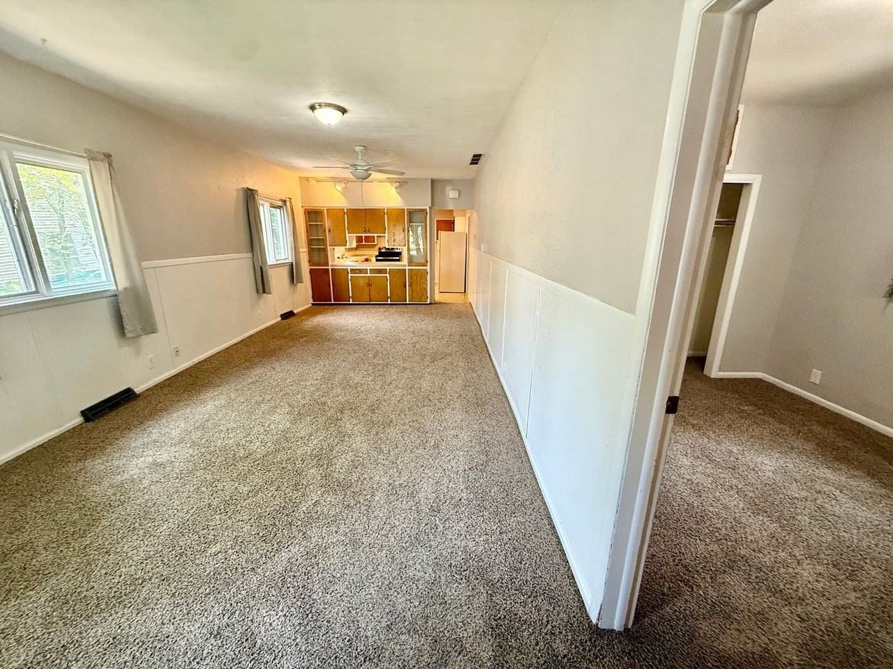 931 W Oak St - Photo 3 of 43