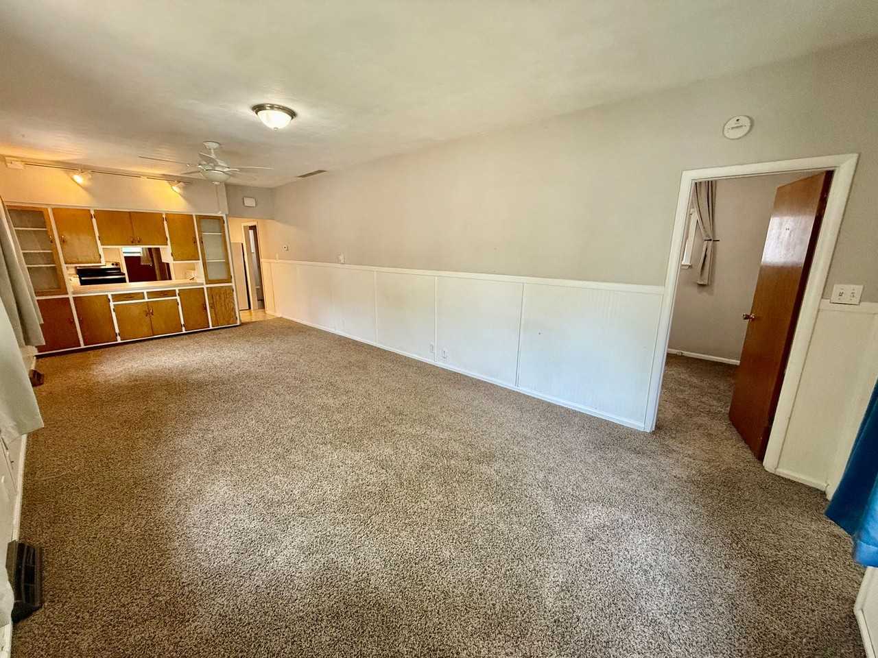 931 W Oak St - Photo 6 of 43
