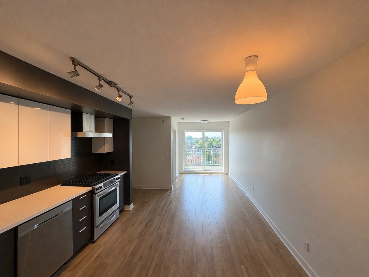 Renfrew St & E 2nd Ave #507 - Photo 5 of 17