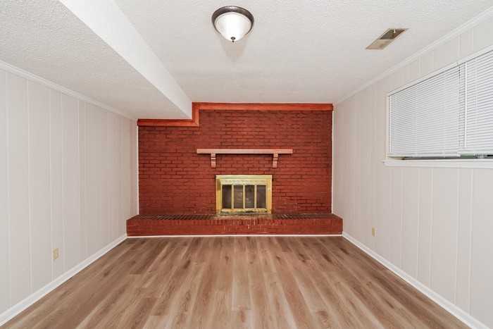 611 Ashwood Ln - Photo 2 of 10