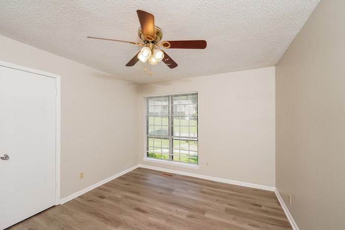 611 Ashwood Ln - Photo 7 of 10