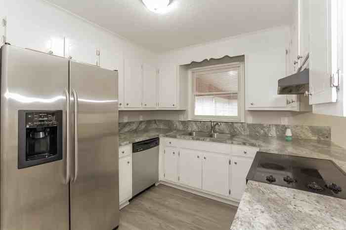 4808 Jamee Dr - Photo 3 of 10