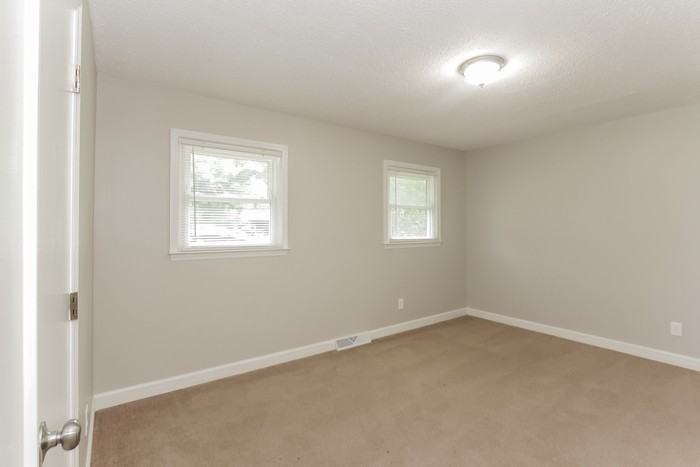 4808 Jamee Dr - Photo 4 of 10