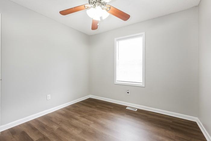 308 Boyd St - Photo 4 of 10