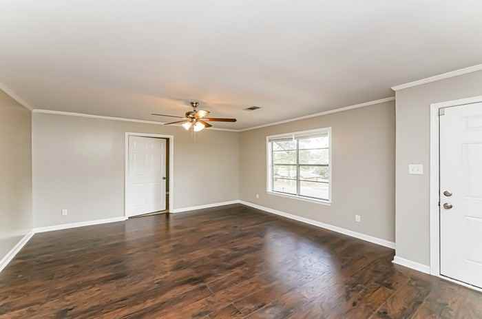 658 Partridge Ln - Photo 3 of 10