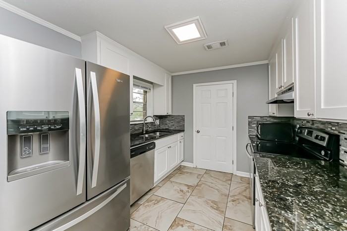 658 Partridge Ln - Photo 4 of 10