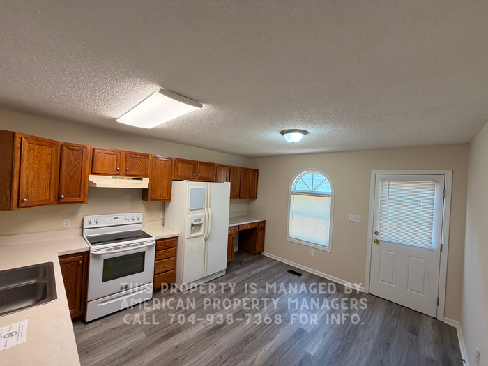 901 Hoke St - Photo 3 of 13