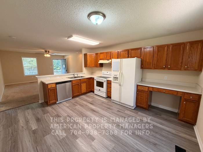 901 Hoke St - Photo 4 of 13