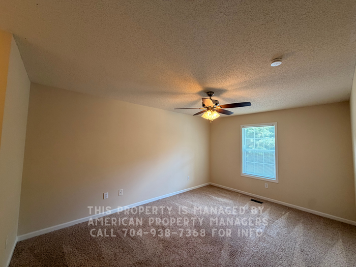 901 Hoke St - Photo 5 of 13