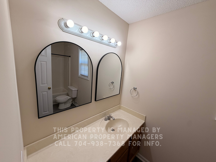 901 Hoke St - Photo 7 of 13