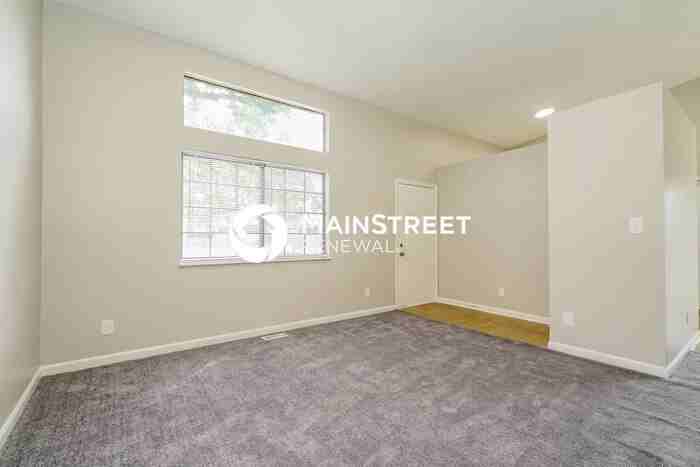 532 Woods Crossing Dr - Photo 2 of 16