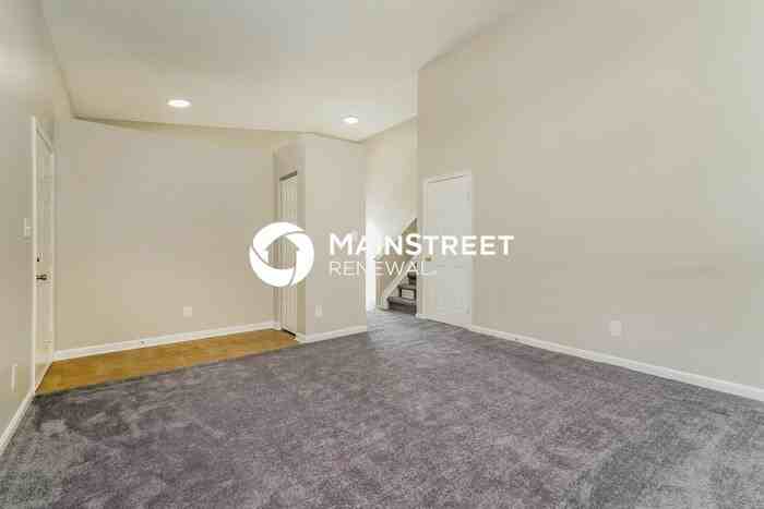 532 Woods Crossing Dr - Photo 3 of 16