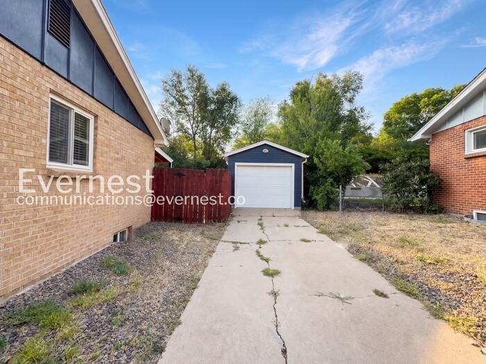 4220 S Inca St - Photo 3 of 27
