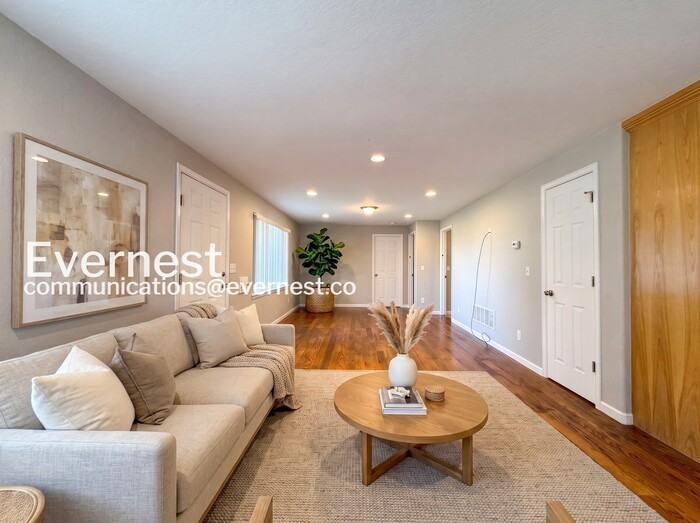 4220 S Inca St - Photo 4 of 27