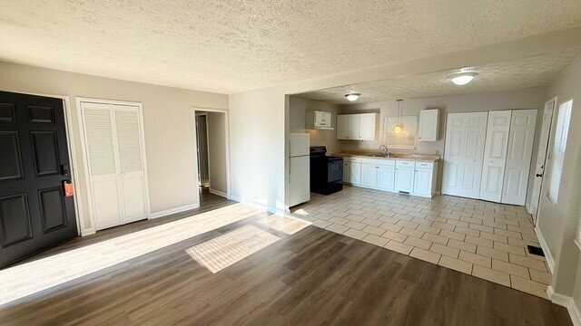 3120 Falcon Dr - Photo 3 of 11