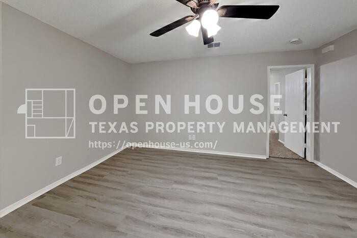 4940 Waterford Dr - Photo 5 of 23