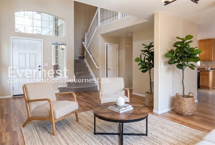 1121 Fenwick Dr - Photo 3 of 28