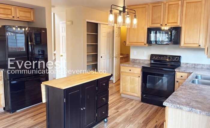 1121 Fenwick Dr - Photo 7 of 28