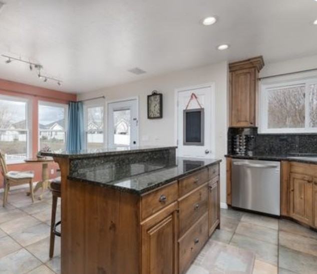 2212 N 700 W - Photo 4 of 26