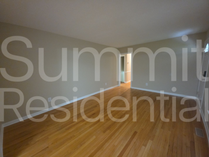 1908 Medfield Rd - Photo 2 of 26