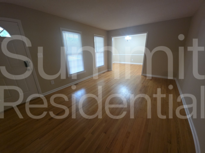1908 Medfield Rd - Photo 3 of 26