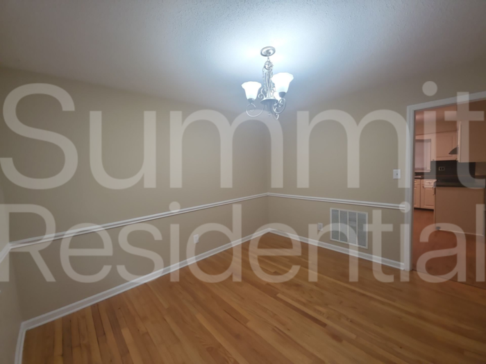 1908 Medfield Rd - Photo 5 of 26