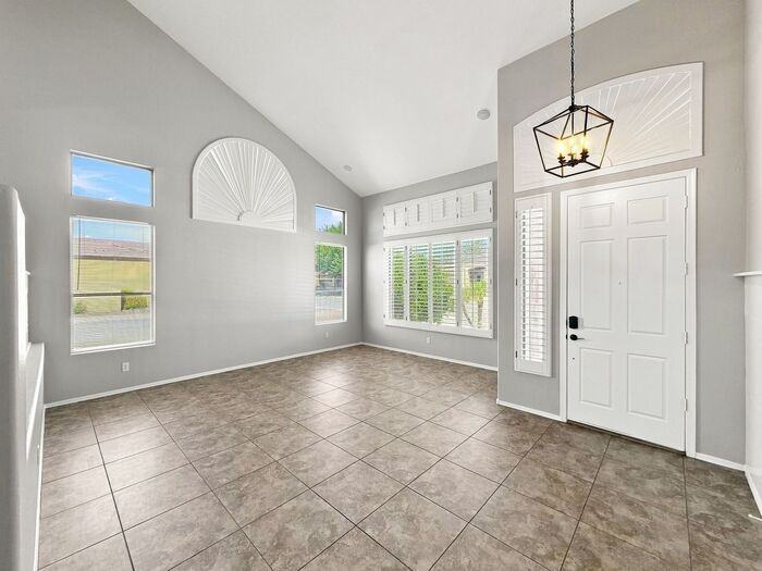2181 E Westchester Dr - Photo 4 of 49