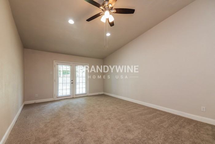 1821 Whiteoak Dr - Photo 6 of 25
