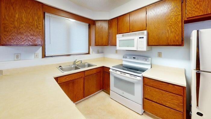 313 S 11th St #A - Photo 2 of 10