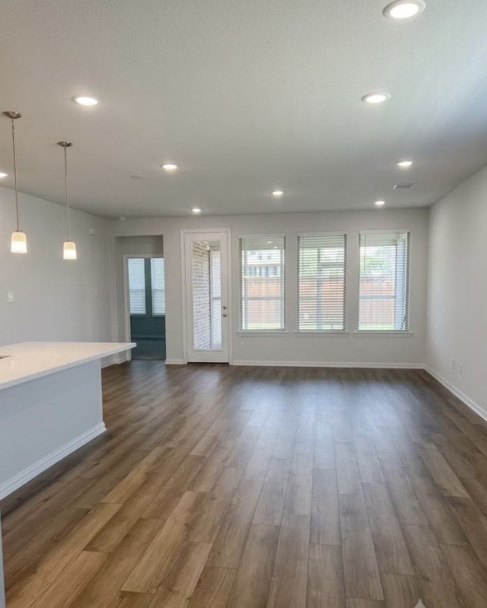 140 Ashbrook St - Photo 6 of 28