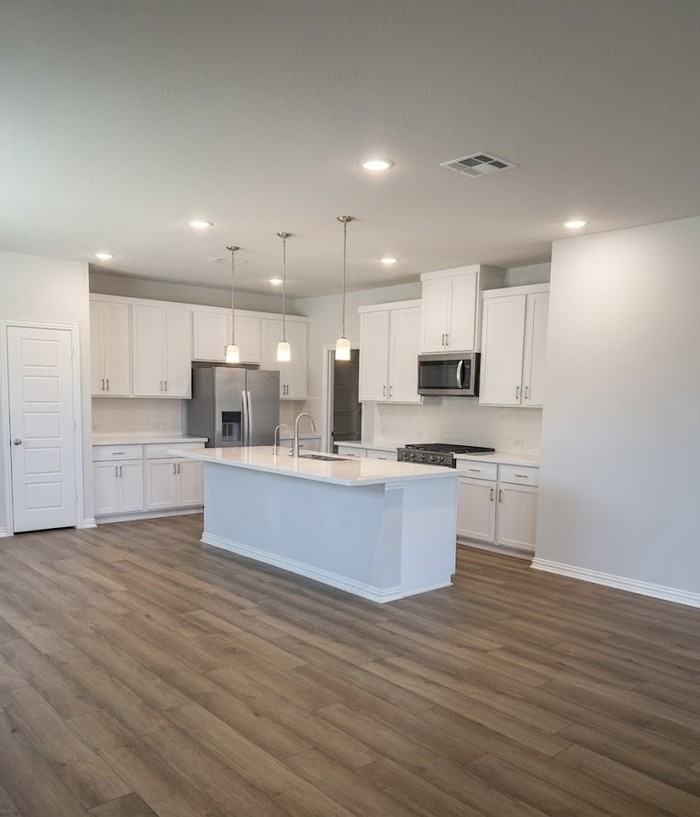 140 Ashbrook St - Photo 7 of 28