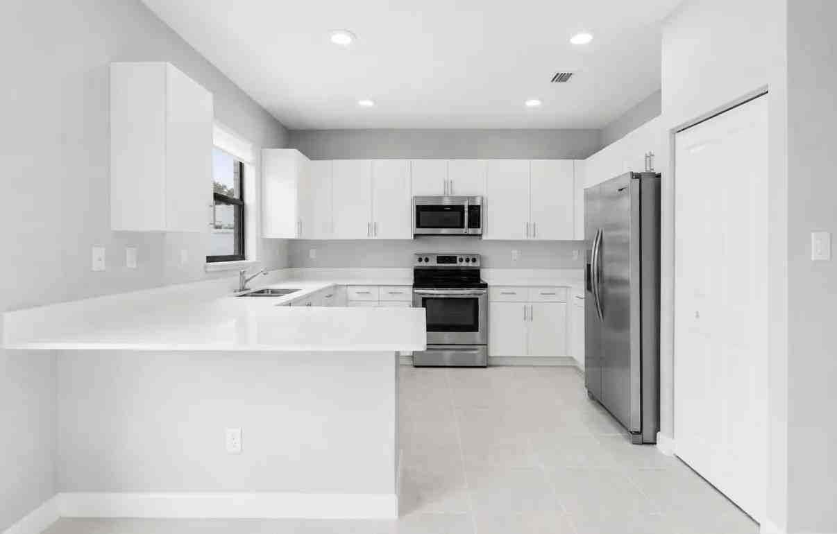 20478 Nw 4th Ave - Photo 4 of 14