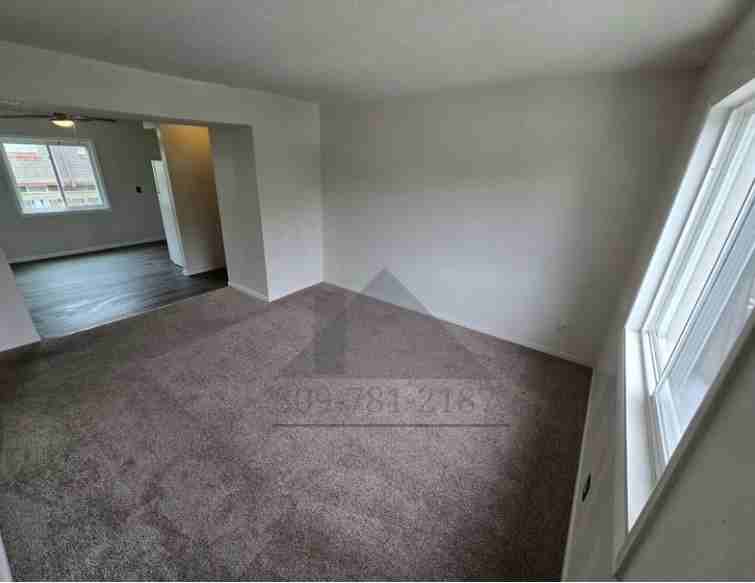 5511 34th Ave - Photo 5 of 5
