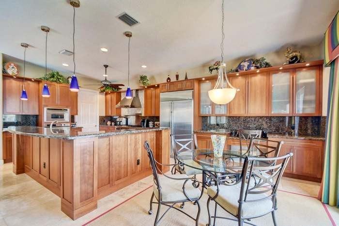 3048 Ne 7th Dr #NA - Photo 3 of 9
