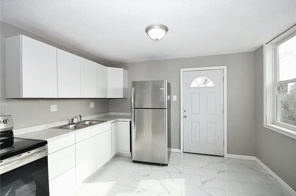 494 8th St #2 - Photo 2 of 9