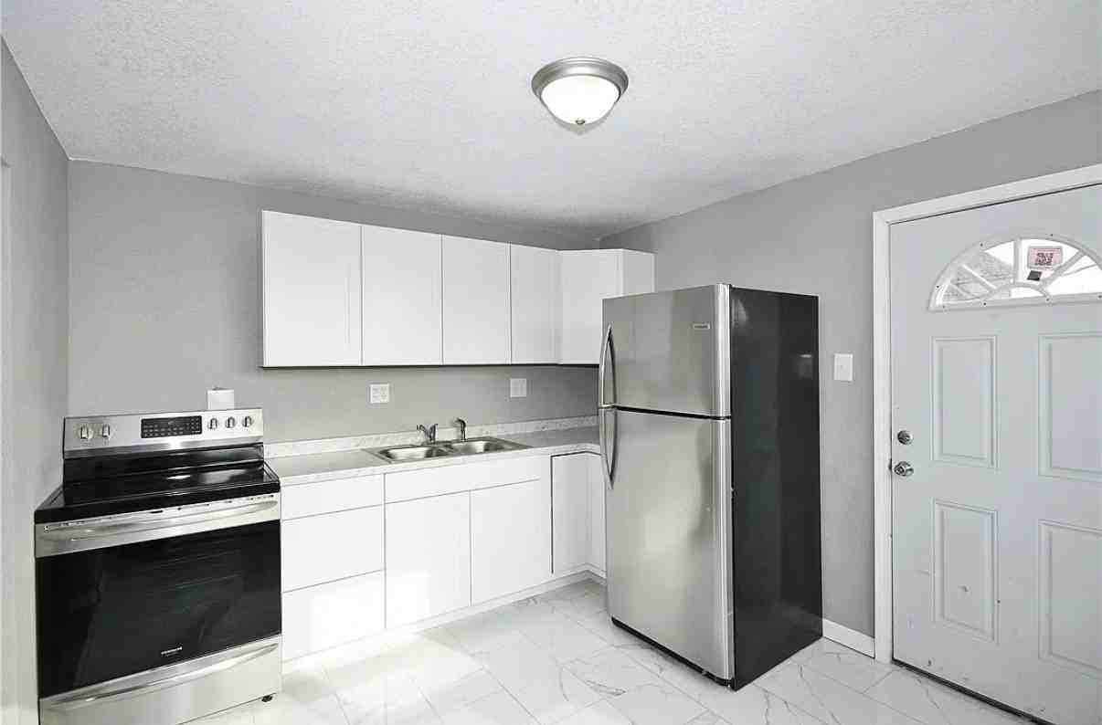 494 8th St #2 - Photo 3 of 9