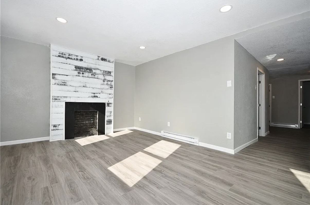 494 8th St #2 - Photo 4 of 9