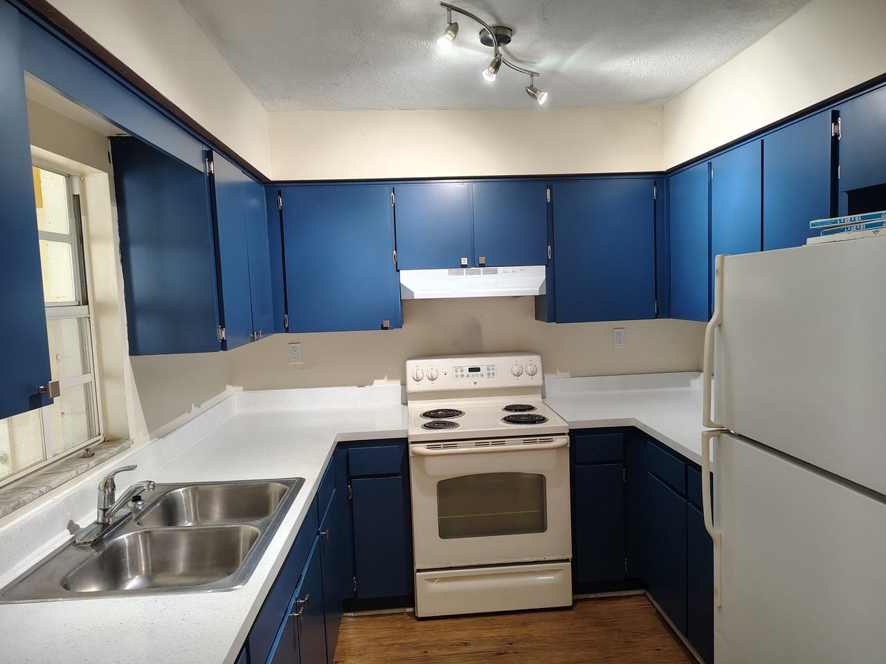 3614 S Church Ave #NA - Photo 3 of 17