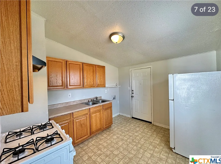 2721 Lewis St #NA - Photo 2 of 6