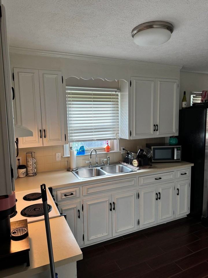 1713 Danbury Dr #NA - Photo 3 of 6