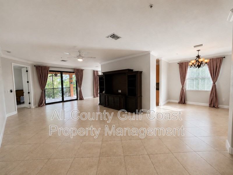211 Red Fox Ct - Photo 4 of 25