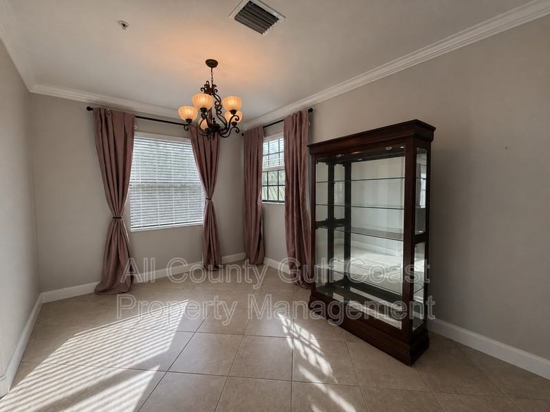 211 Red Fox Ct - Photo 7 of 25