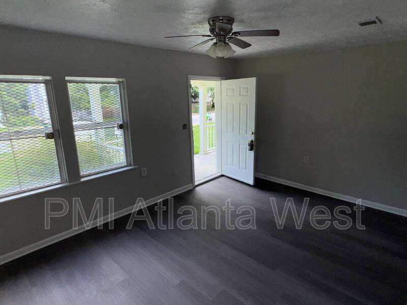 139 Lawton St Sw - Photo 2 of 17