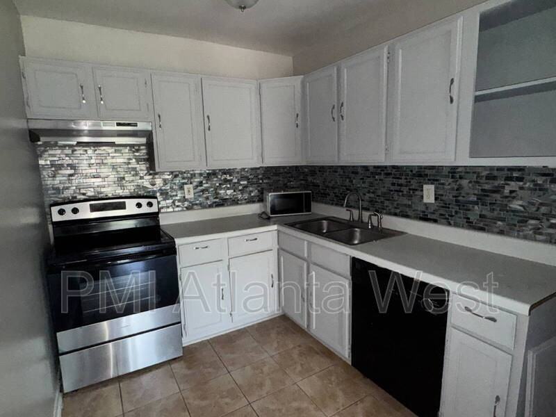 139 Lawton St Sw - Photo 6 of 17