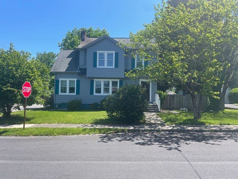 528 Lindbergh Ave - Photo 3 of 25