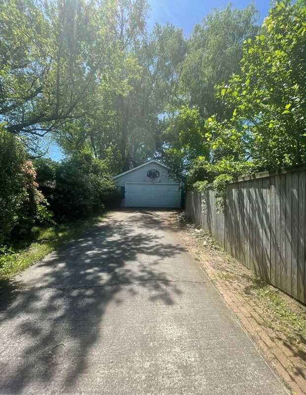 528 Lindbergh Ave - Photo 5 of 25
