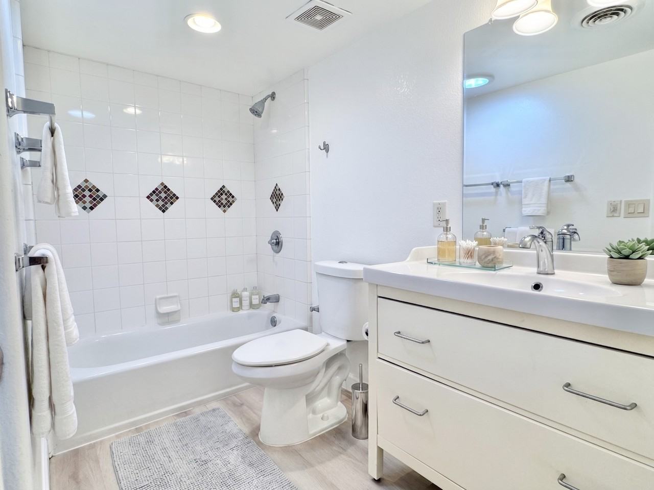 6557 E Osborn Rd #6 - Photo 3 of 30